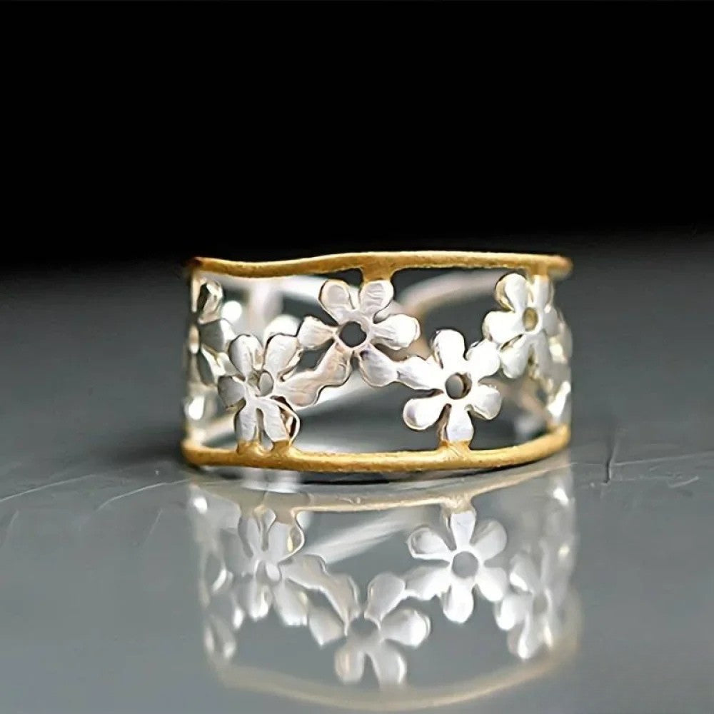 Gertrude | Anello floreale irregolare traforato
