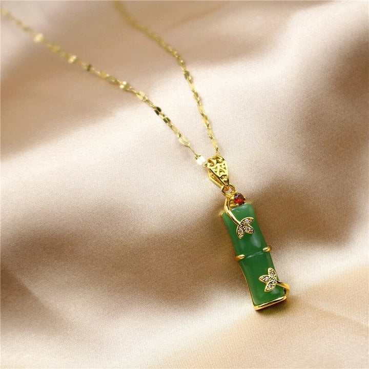 Laura | Collana con amuleto in giada