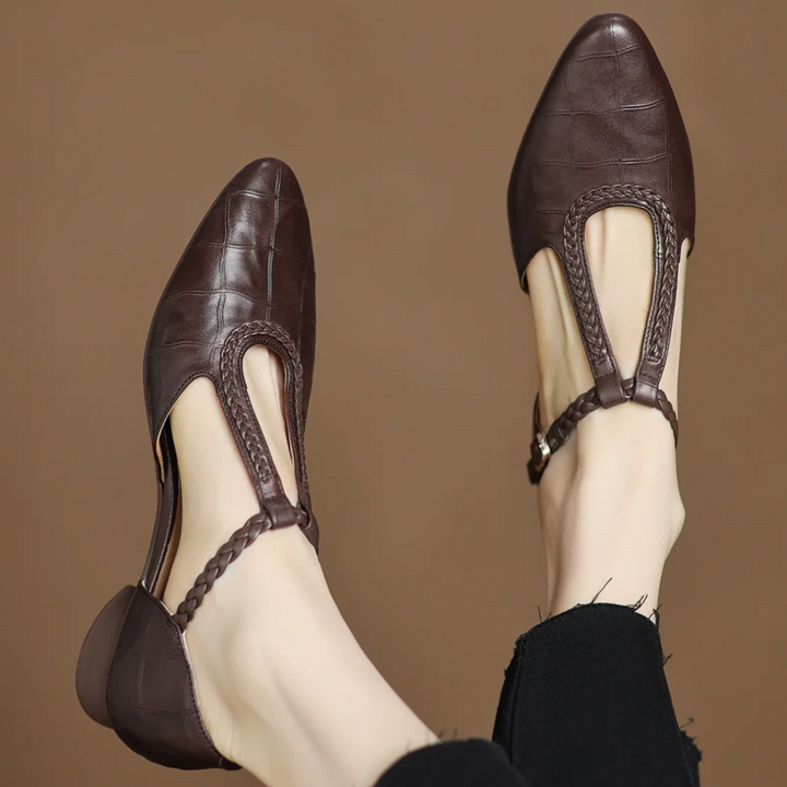 Greta | Scarpe classiche in pelle con cinturino a T e dettaglio intrecciato