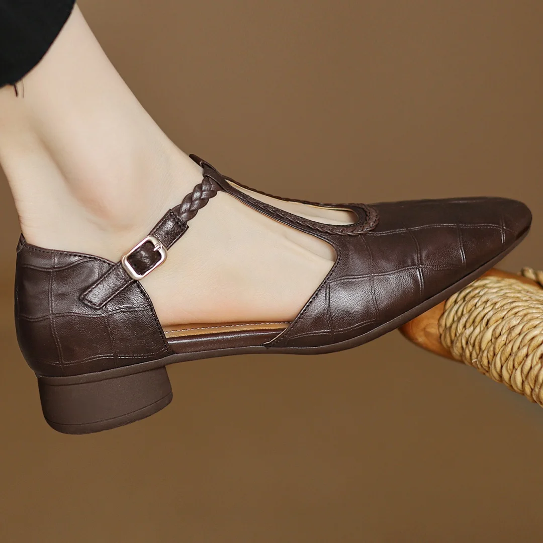 Greta | Scarpe classiche in pelle con cinturino a T e dettaglio intrecciato
