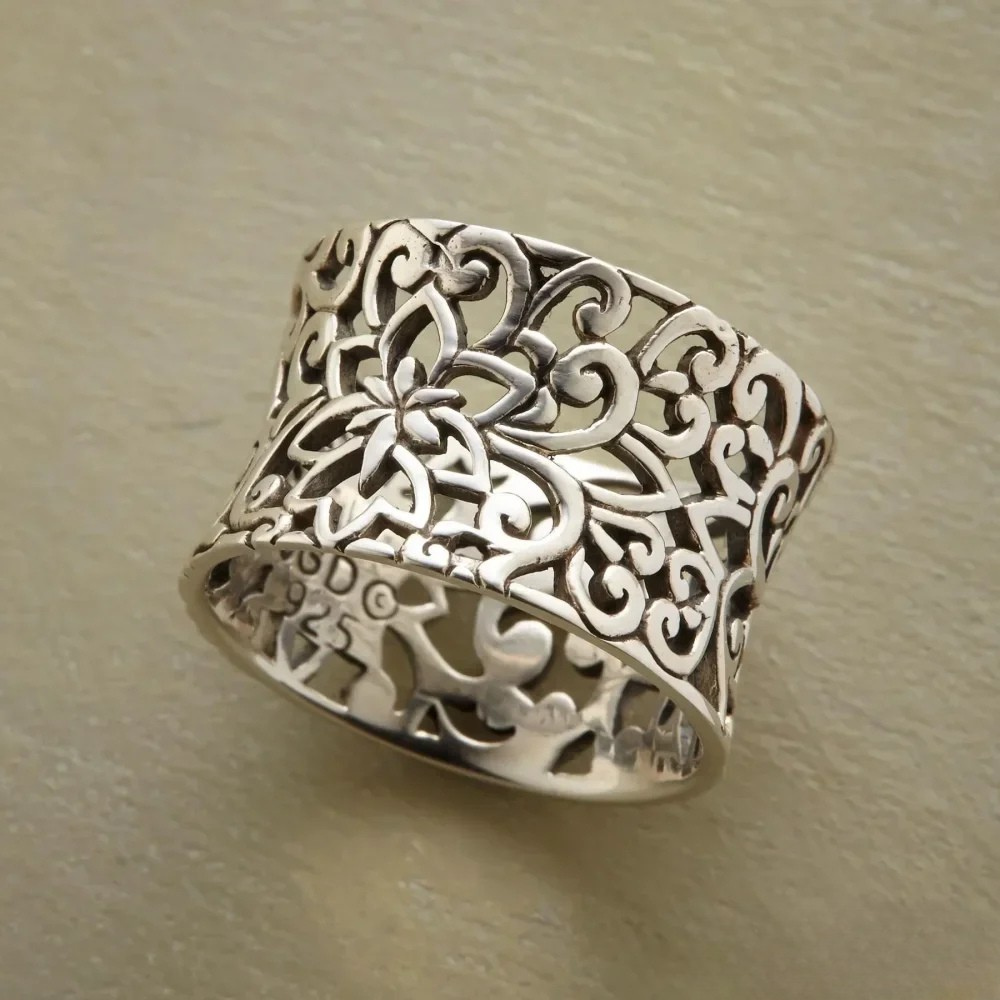 Mina | Anello traforato in stile antico