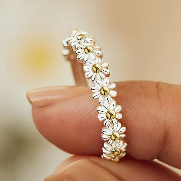 Marisa | Anello regolabile in argento e smalto dipinto a mano con margherite