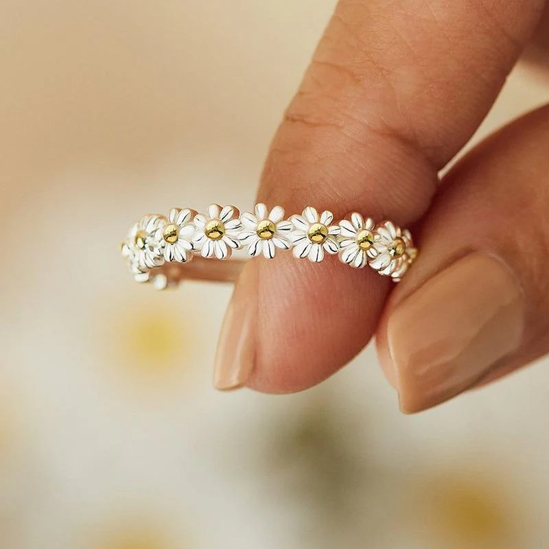 Marisa | Anello regolabile in argento e smalto dipinto a mano con margherite