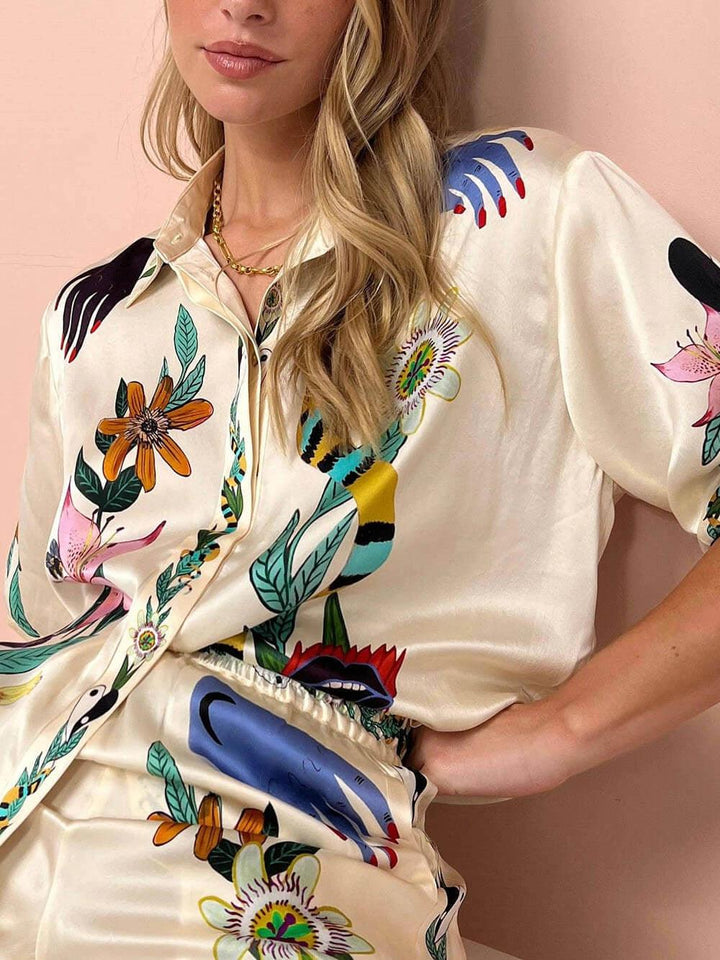 Concetta | Completo in raso con camicia e pantaloni, stampa originale in stile vacanza