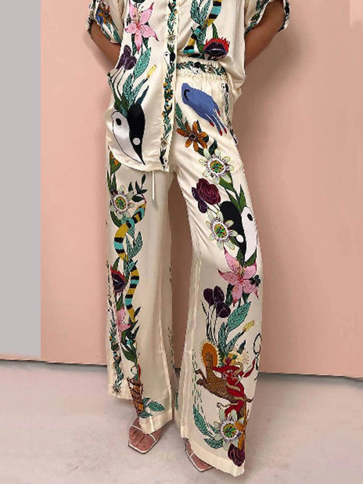Concetta | Completo in raso con camicia e pantaloni, stampa originale in stile vacanza