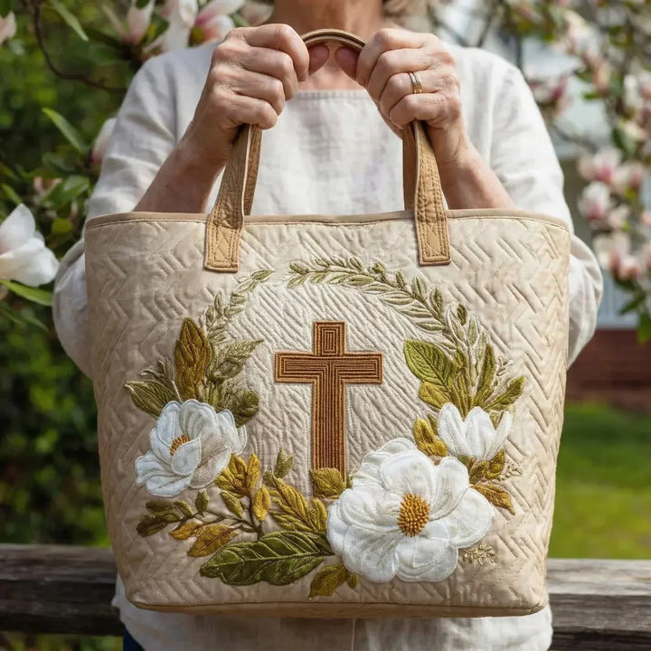 Giovanna | Borsa trapuntata con croce di legno e magnolie