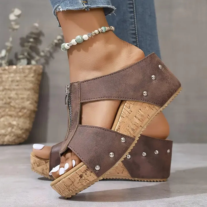 Anna Dorotea | Sandali di tendenza con zeppa