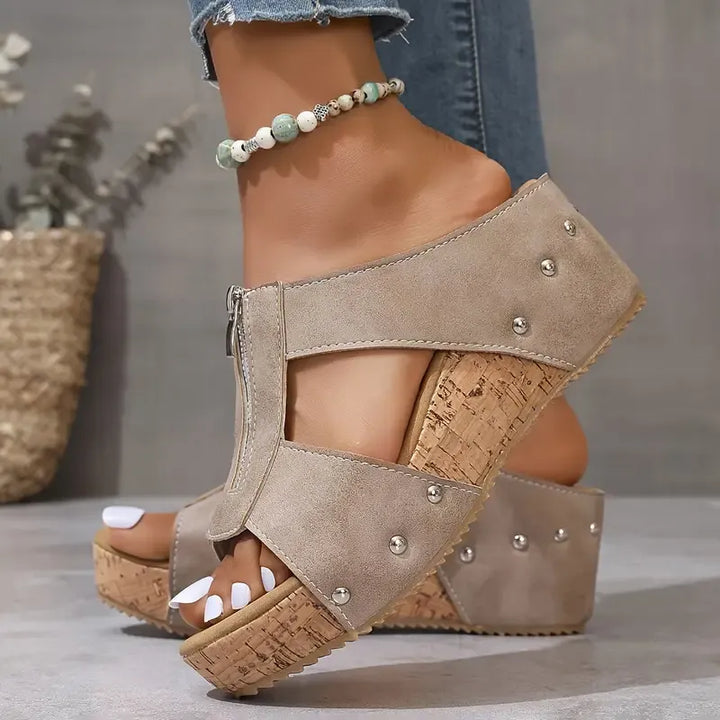 Anna Dorotea | Sandali di tendenza con zeppa