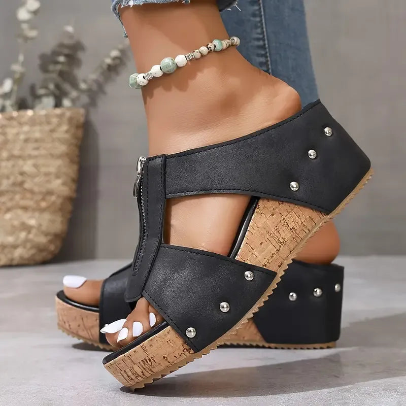 Anna Dorotea | Sandali di tendenza con zeppa